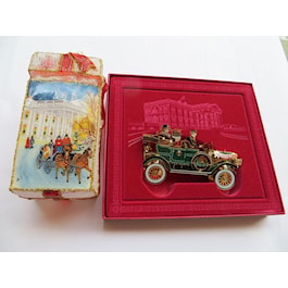 2012 White House Ornament and Carriages on GIFT BOX SET