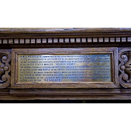 Reproduction of the Resolute Desk and Great Seal Rug