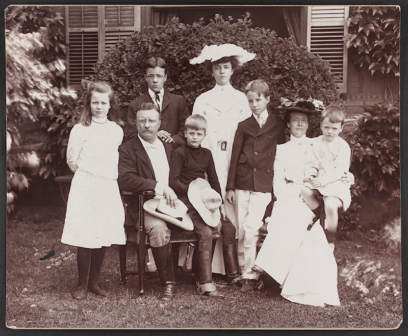 President Theodore Roosevelt and family, July 1903. Pach Brothers. Library of Congress, LC-DIG-ppmsca-35756.
