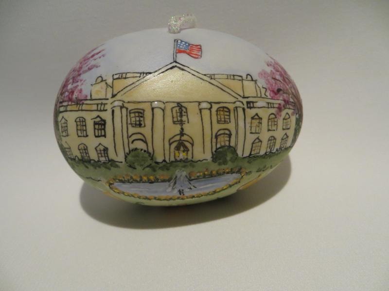 Porcelain White House 9 cm Ball Ornament